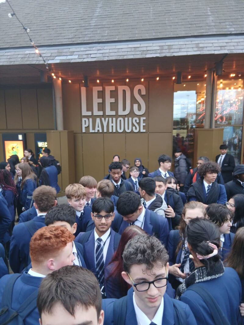 Image for the Tweet beginning: ✨ Y10 at Leeds Playhouse!
